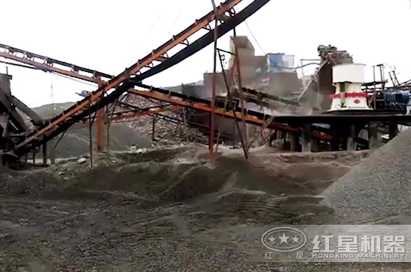 移動(dòng)圓錐式破碎機(jī)現(xiàn)場(chǎng) 移動(dòng)圓錐式破碎機(jī)現(xiàn)場(chǎng)