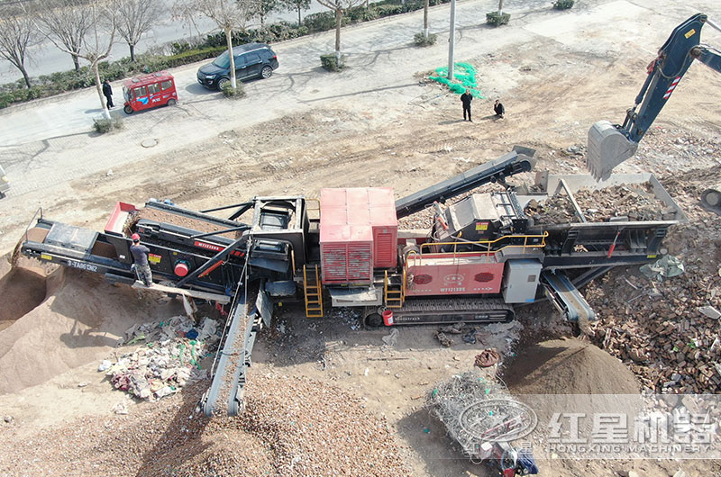 建筑垃圾移動(dòng)破碎現(xiàn)場