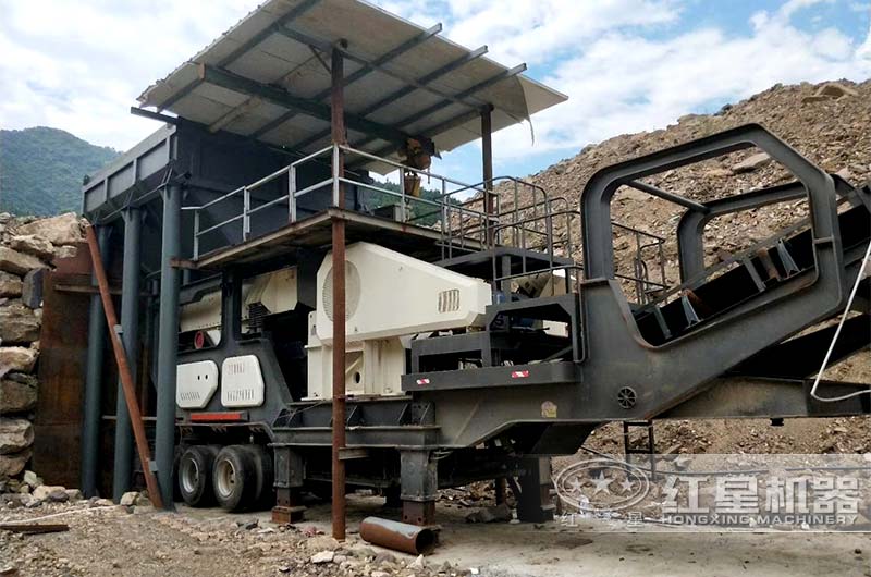 移動顎式破碎機(jī)現(xiàn)場