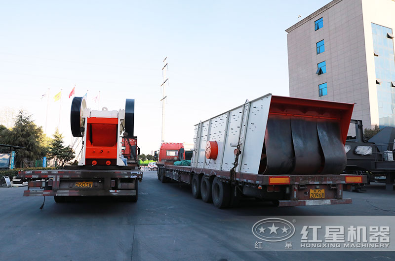 紅星成套1215破碎機裝車發(fā)貨現(xiàn)場 紅星成套1215破碎機裝車發(fā)貨現(xiàn)場