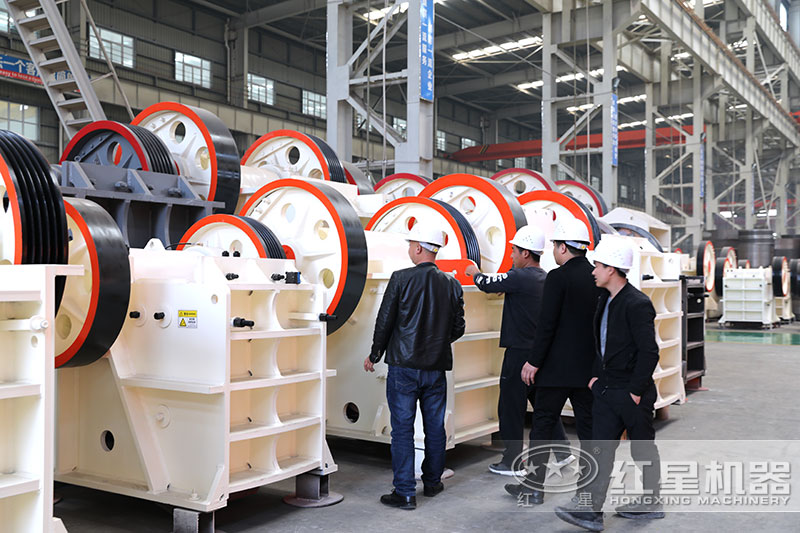 客戶(hù)來(lái)碎石機(jī)車(chē)間參觀(guān)